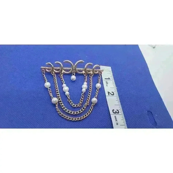 Vintage Brooch Gold Faux Pearl Long Bar Dangle Chain Waterfall 70s 80s - Picture 5 of 9